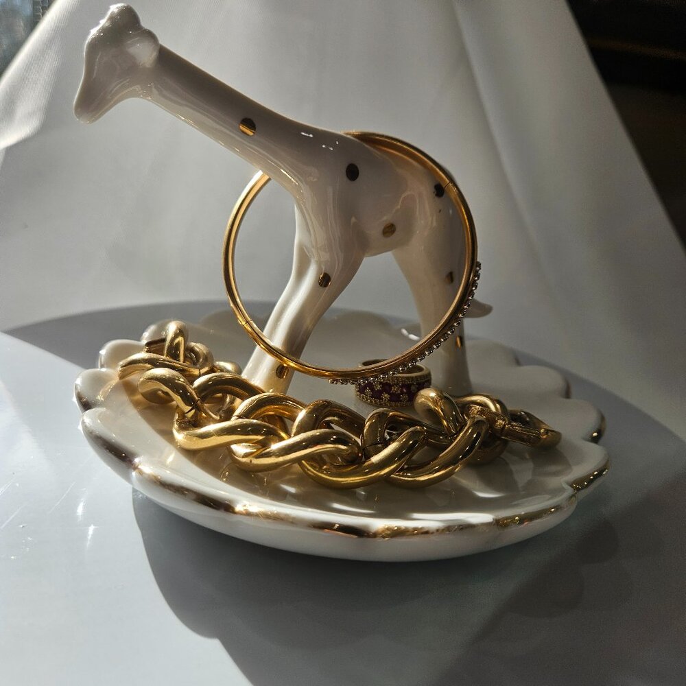 Adorable Giraffe Jewelry holder - Like new!